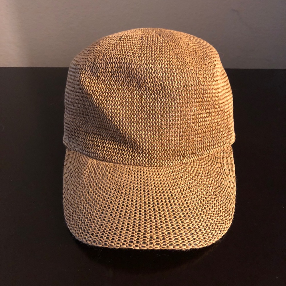 Women’s straw hat, tan, new, with tags